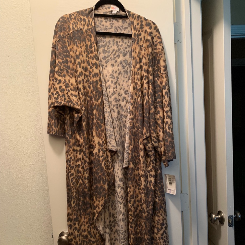 Lularoe L Leopard Shirley